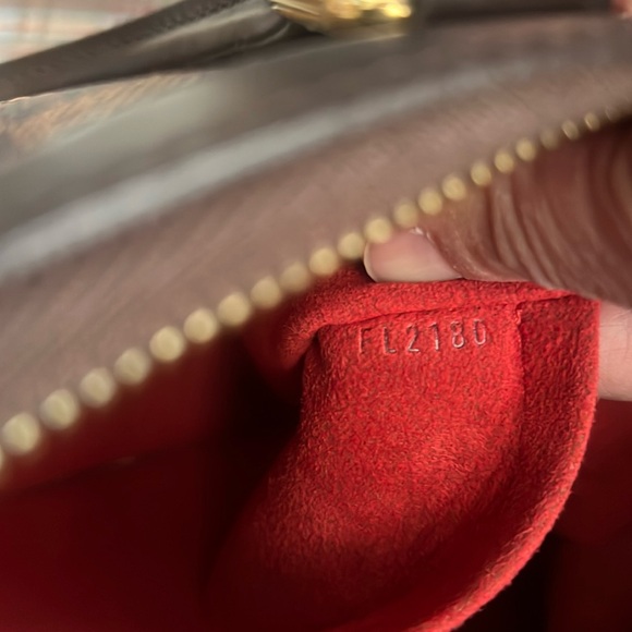 A101- ๐ฏ% authentic Louis Vuitton Trevi PM Damier bag - Picture 16 of 16